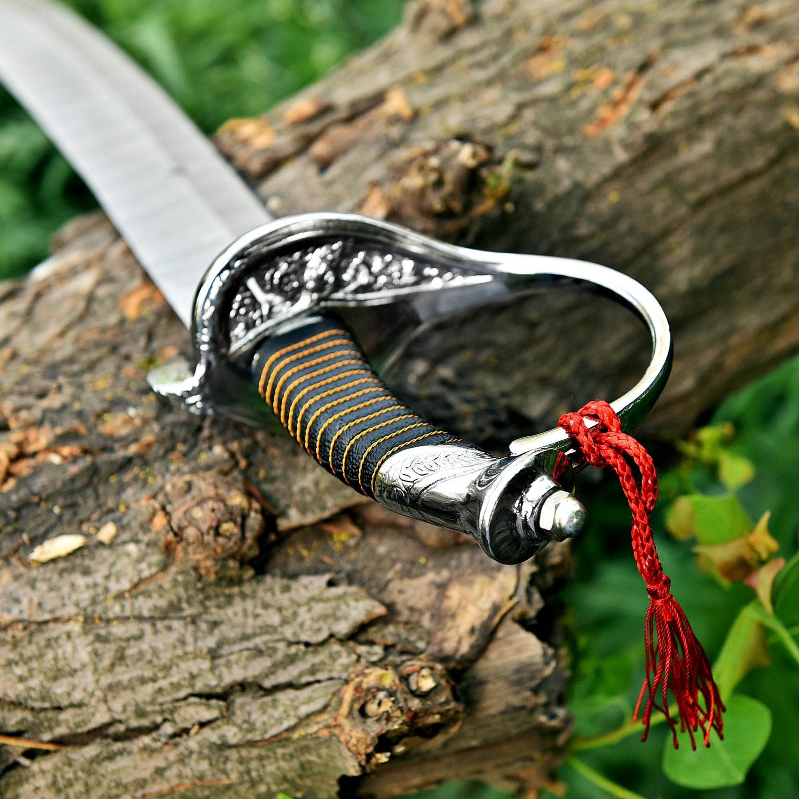 Handcrafted Damascus Steel Cutlass – Viking Buster Sword Design
