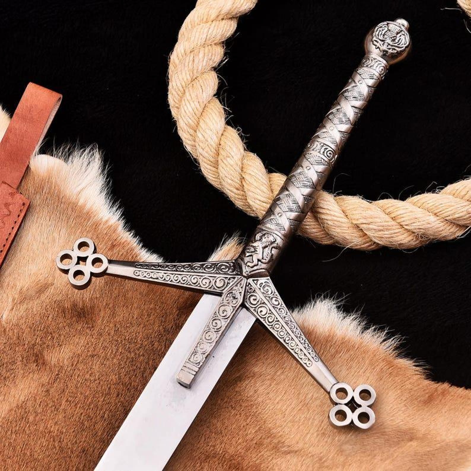 Scottish Claymore Sword – Medieval Highland Replica for Cosplay & Display