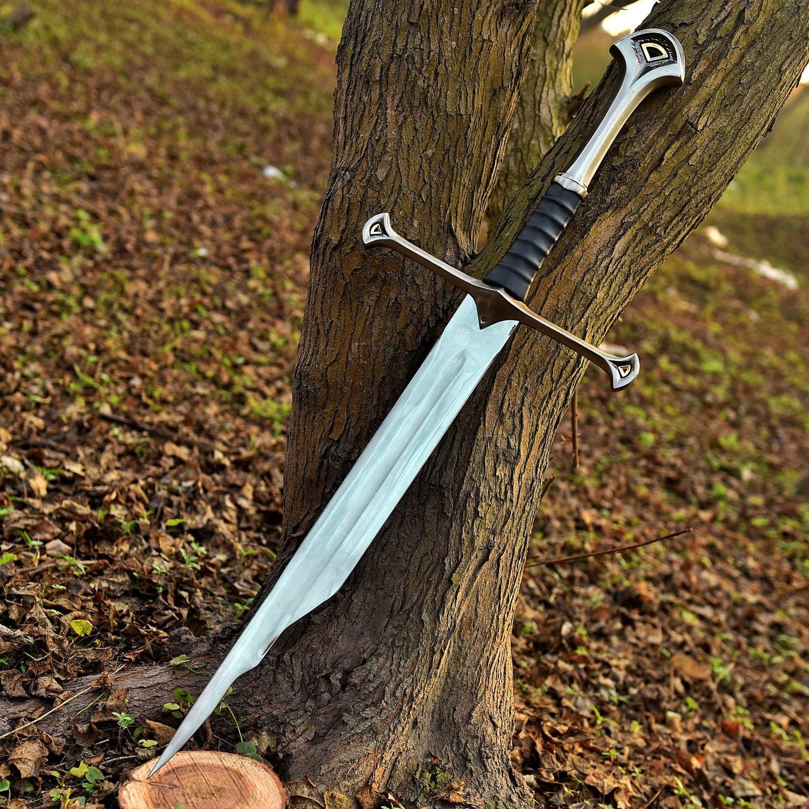 LOTR Shards of Narsil Sword Replica with Wall Mount – Lord of the Rings